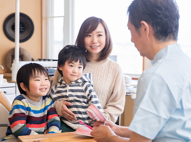 診療中の子どもたち